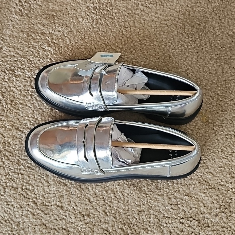 Jordan Women's Loafer Flats Silver Size 6.5 - Picture 2 of 4